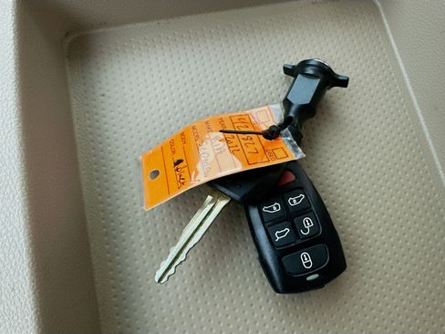 Used 2012 Kia Sedona EX FWD image 34