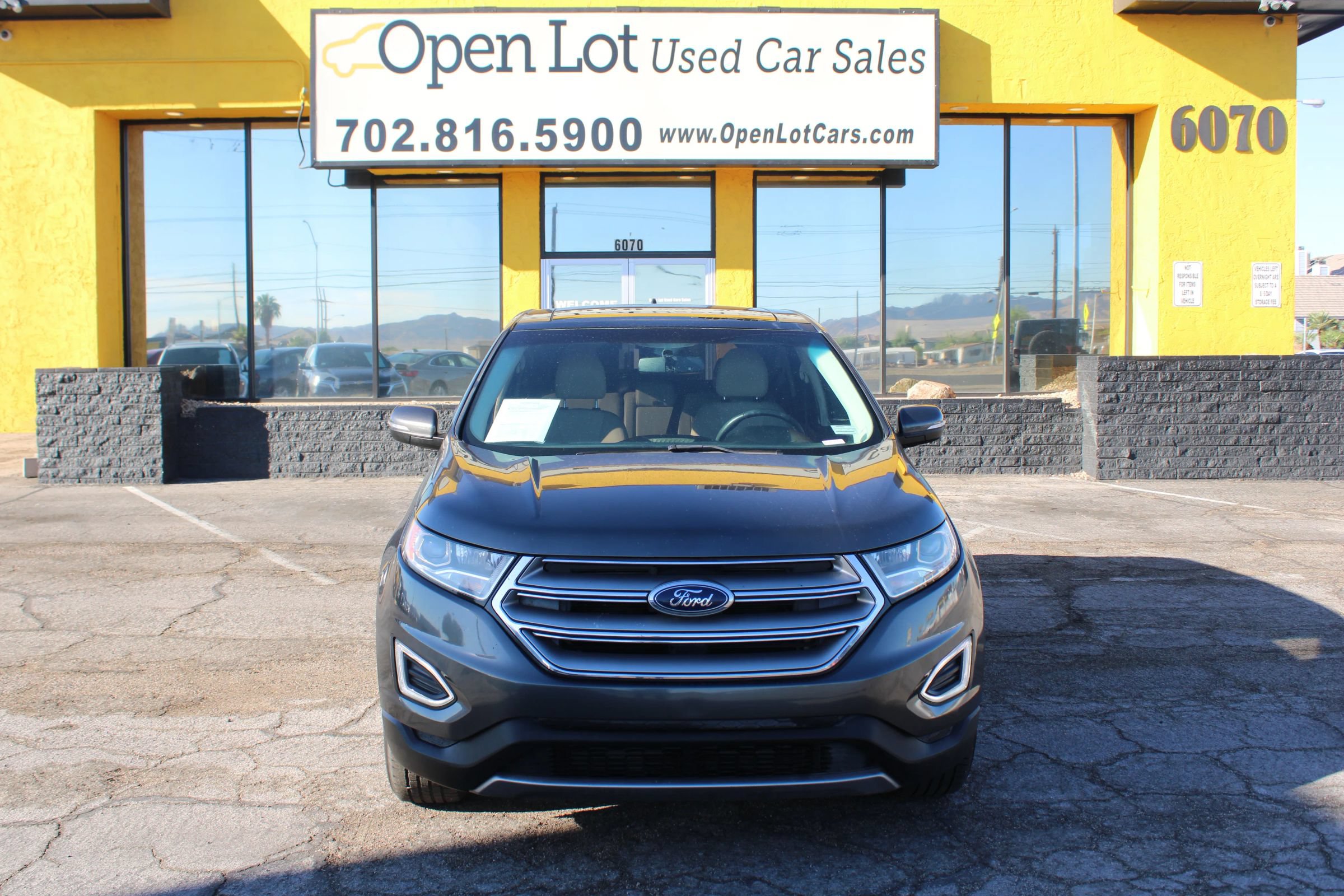 Used 2018 Ford Edge Titanium FWD image 3