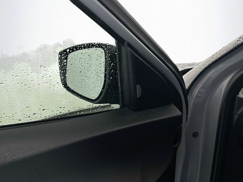 Used 2023 Nissan Kicks SR image 16