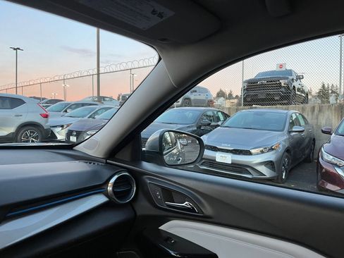 Used 2025 Chevrolet Trax LT image 35