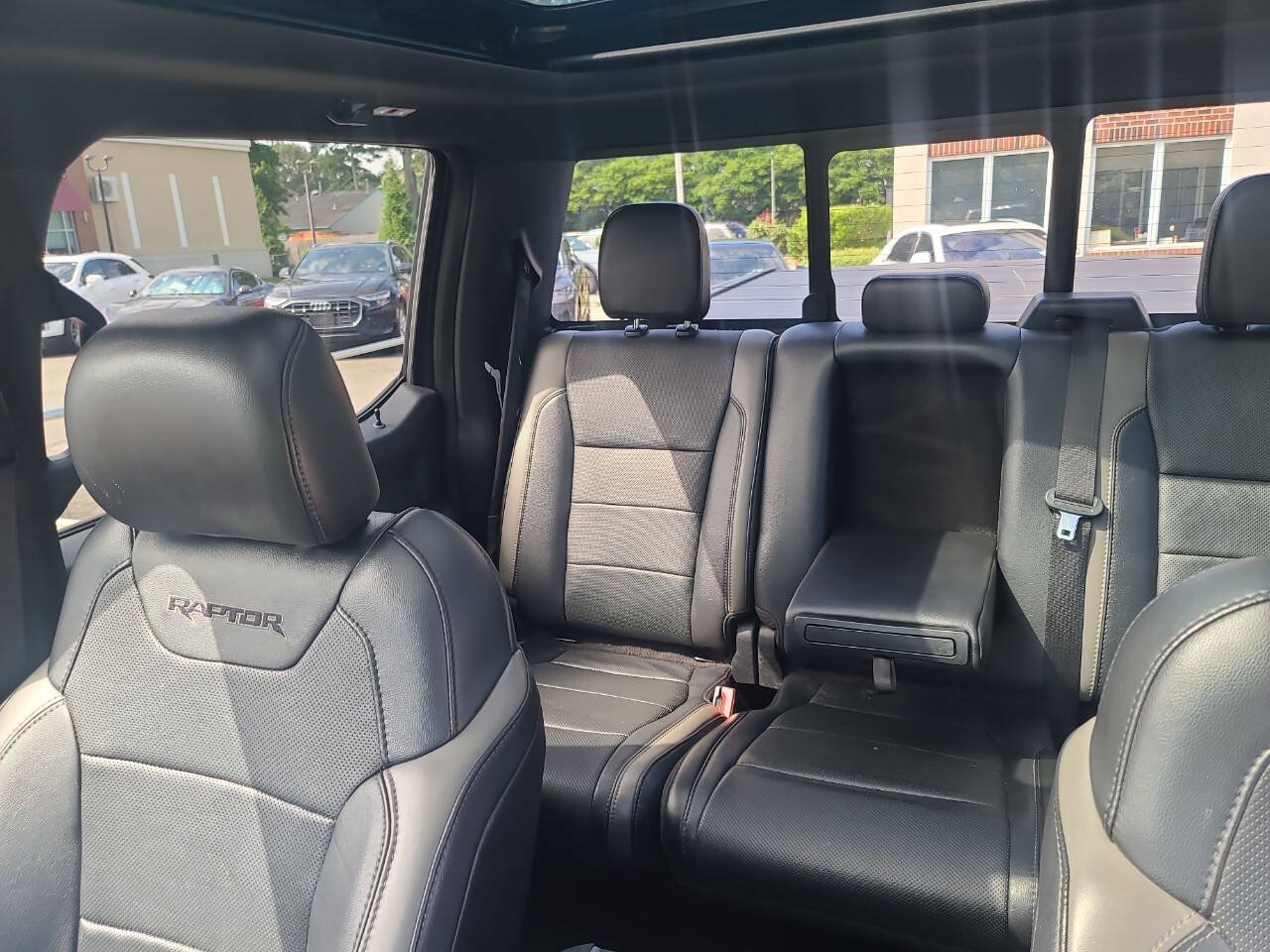 Used 2018 Ford F150 Raptor w/ Equipment Group 802A Luxury AWD/4WD image 29