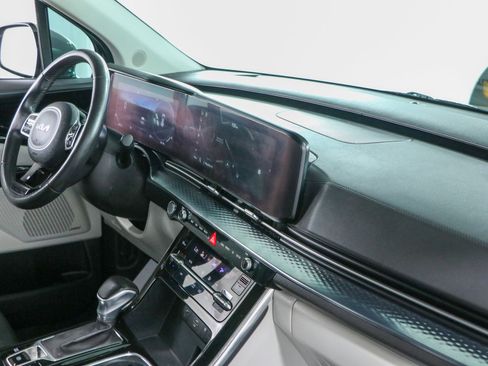 Used 2024 Kia Carnival SX Prestige FWD image 29