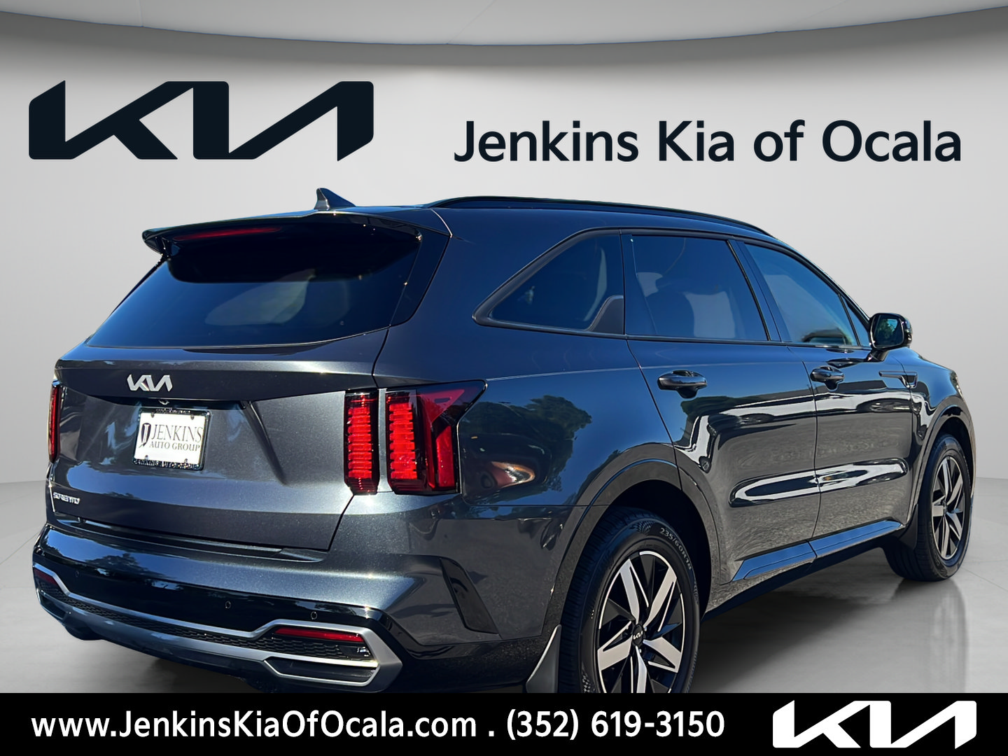 Certified 2023 Kia Sorento EX FWD image 3