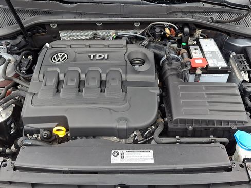 Used 2015 Volkswagen Golf TDI SE image 28