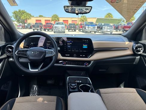 Used 2026 Chevrolet Equinox ACTIV w/ Safety and Technology Package FWD image 5