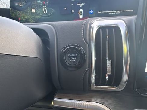 Used 2025 Ford Expedition Platinum AWD/4WD image 16