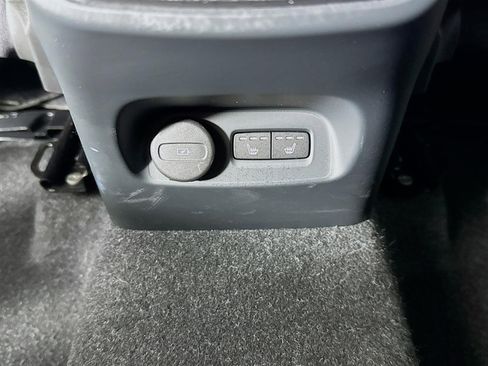 Used 2023 Volvo XC40 B4 Plus w/ Driver Assist Package image 28