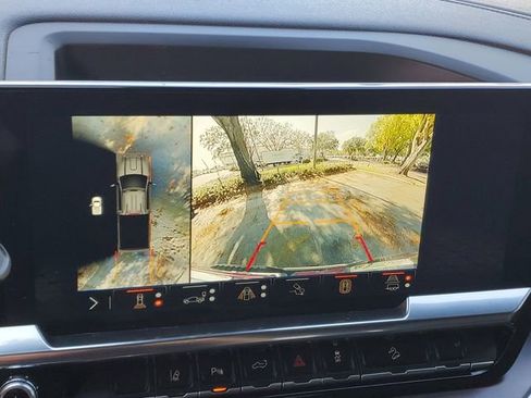 Used 2024 GMC Sierra 2500 SLT w/ SLT Premium Package image 23