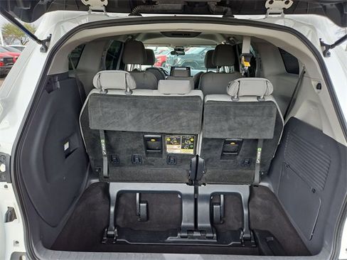 Used 2021 Toyota Sienna LE image 23