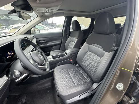Used 2025 Nissan Kicks SV w/ SV Premium Package AWD/4WD image 11