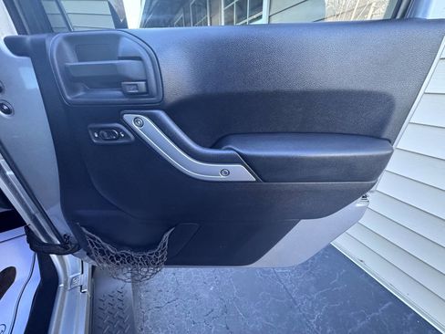 Used 2016 Jeep Wrangler Sahara w/ Dual Top Group image 33