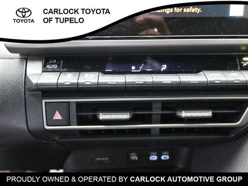 Used 2025 Toyota Camry SE w/ Convenience Package image 13