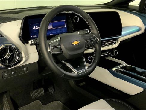 Used 2025 Chevrolet Equinox EV LT image 14