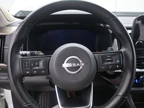 Used 2023 Nissan Pathfinder Platinum w/ Black Appearance Package AWD/4WD image 11