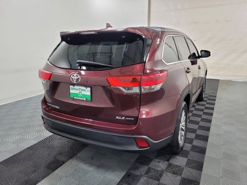 Used 2019 Toyota Highlander XLE AWD/4WD image 9