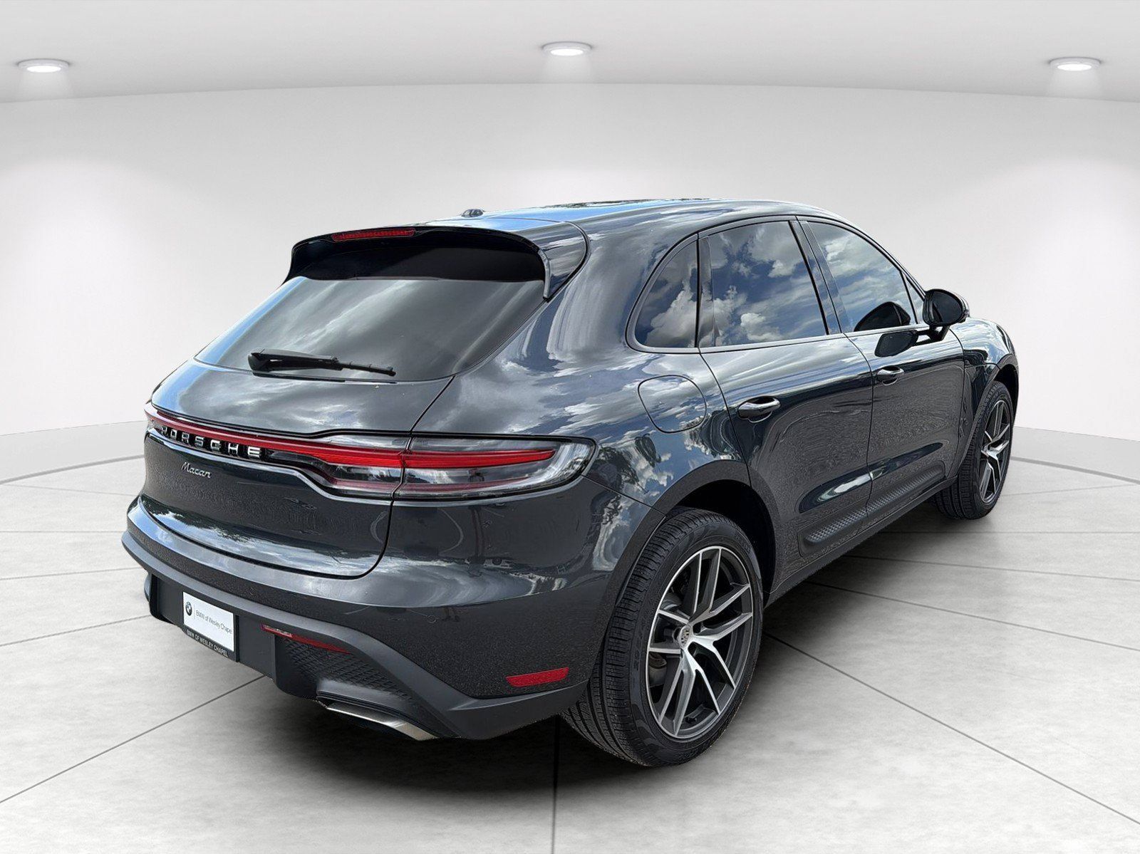 Used 2025 Porsche Macan Turbo AWD/4WD image 4