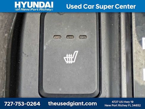 Used 2017 Hyundai Santa Fe Sport FWD image 28