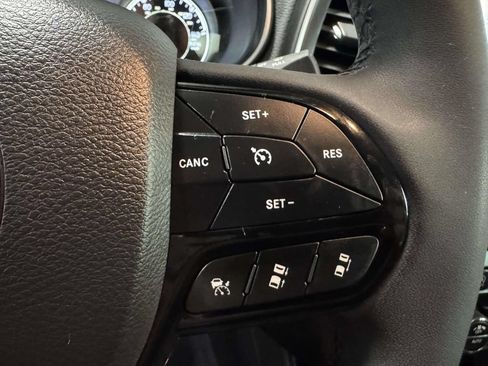 Used 2023 Jeep Cherokee Altitude Lux AWD/4WD image 24