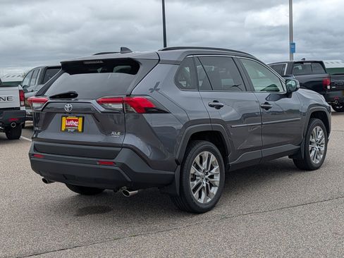 Used 2019 Toyota RAV4 XLE Premium w/ Cold Weather Package AWD/4WD image 7