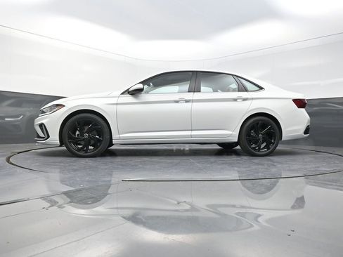 New 2026 Volkswagen Jetta SE image 21