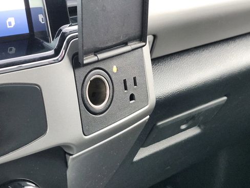 Used 2022 Ford F350 Lariat w/ Chrome Package image 35