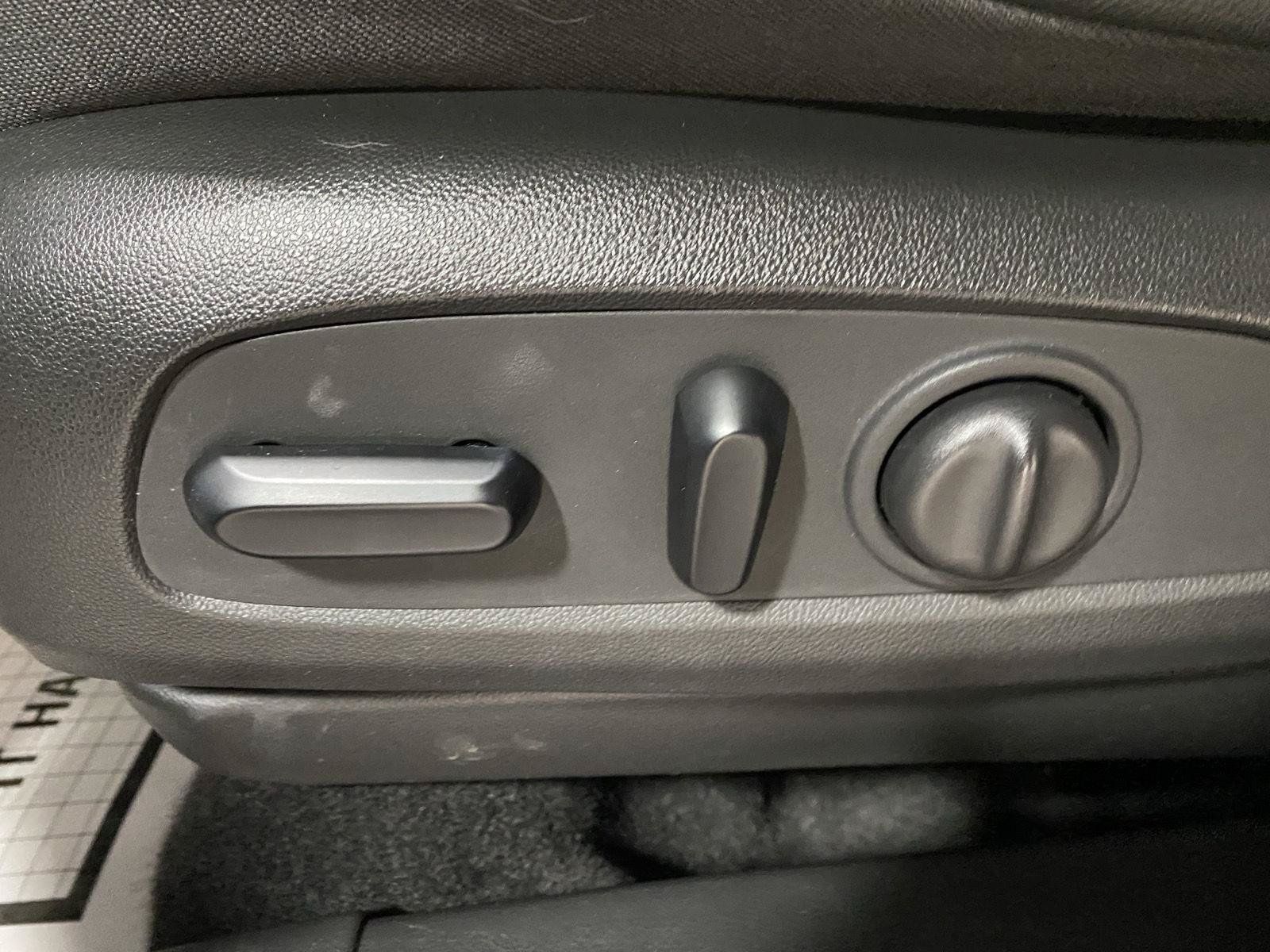 Used 2022 Buick Encore GX Preferred w/ Cold Weather Comfort Package FWD image 16
