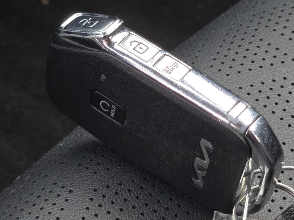 Used 2024 Kia Seltos EX FWD image 32