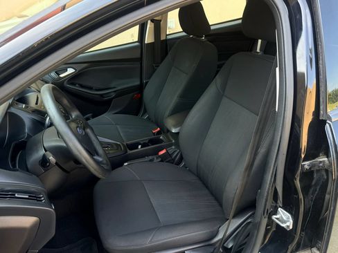Used 2017 Ford Focus SE FWD image 16