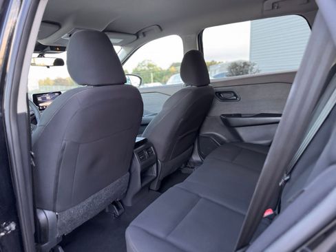 Used 2023 Nissan Rogue S image 16