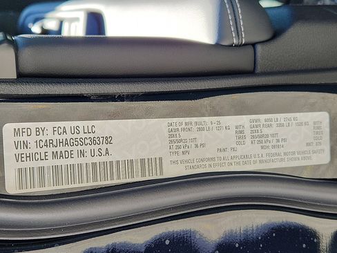 New 2025 Jeep Grand Cherokee Altitude image 17