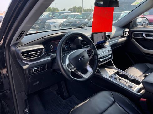 Used 2023 Ford Explorer XLT w/ Equipment Group 202A AWD/4WD image 11