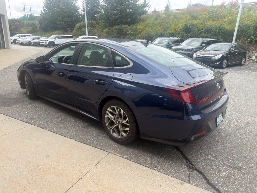 Used 2021 Hyundai Sonata SEL w/ Preferred Accessory Package FWD image 2