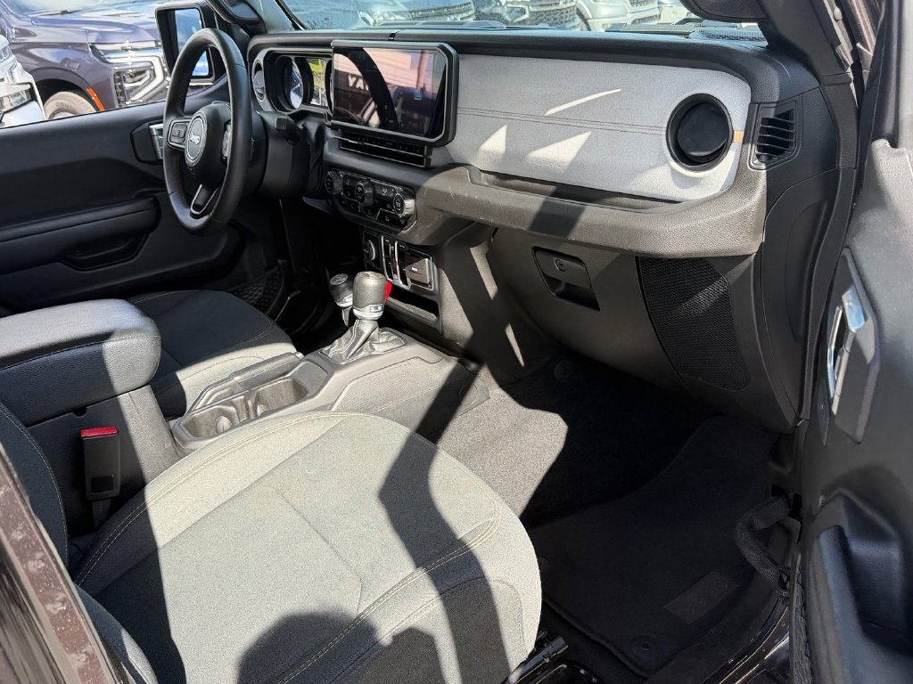 Used 2024 Jeep Wrangler Unlimited AWD/4WD image 16