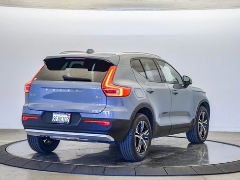 Certified 2023 Volvo XC40 B4 Core w/ Convenience Package image 4
