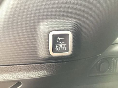 New 2025 Jeep Grand Cherokee Altitude image 17