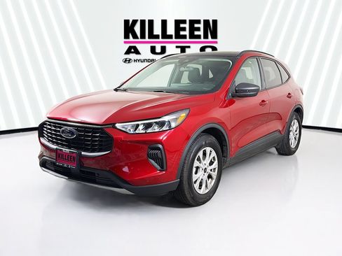 Used 2025 Ford Escape Active w/ Tech Pack #1 FWD image 3
