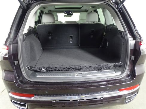 Used 2022 Jeep Grand Cherokee Overland image 16