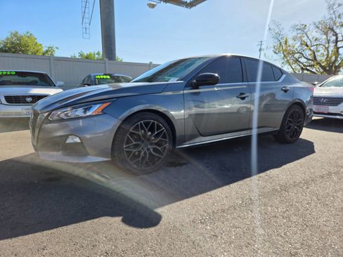 Used 2020 Nissan Altima 2.5 SR image 1