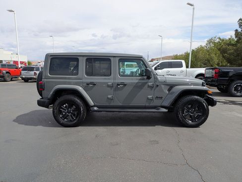 Used 2023 Jeep Wrangler Unlimited Sahara AWD/4WD image 2
