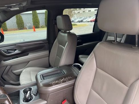 Used 2021 Chevrolet Suburban LT w/ LT Signature Package image 7