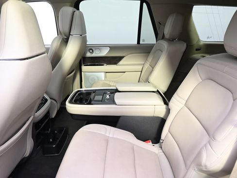 Used 2020 Lincoln Navigator Reserve w/ Luxury Package AWD/4WD image 18
