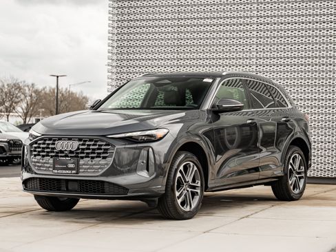 Certified 2025 Audi Q5 Premium w/ Convenience Package AWD/4WD image 7