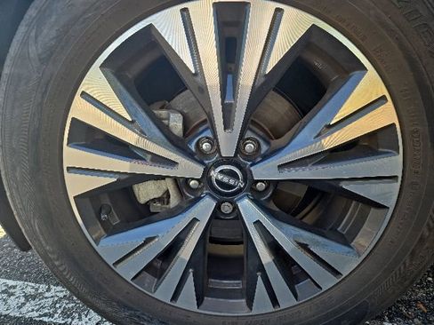 Certified 2023 Nissan Rogue SV w/ SV Premium B Package FWD image 7