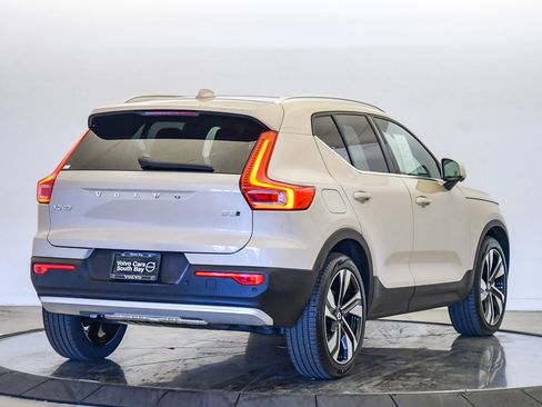 Certified 2025 Volvo XC40 B5 Plus w/ Climate Package image 5