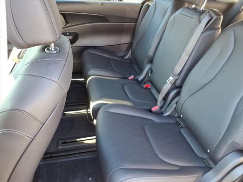 New 2026 Kia Carnival SX image 12