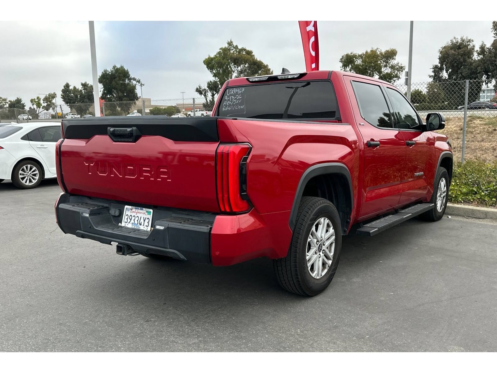 Used 2022 Toyota Tundra SR5 w/ SR5 Convenience Package AWD/4WD image 5