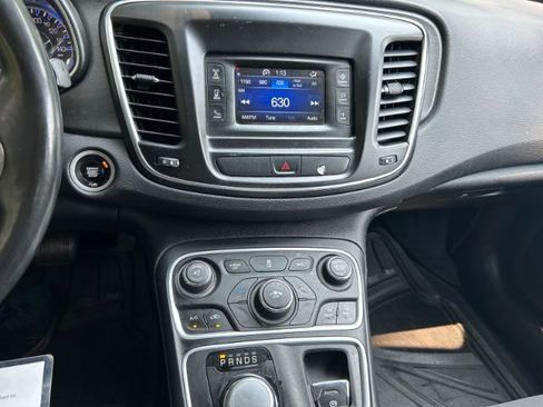 Used 2016 Chrysler 200 Limited FWD image 10