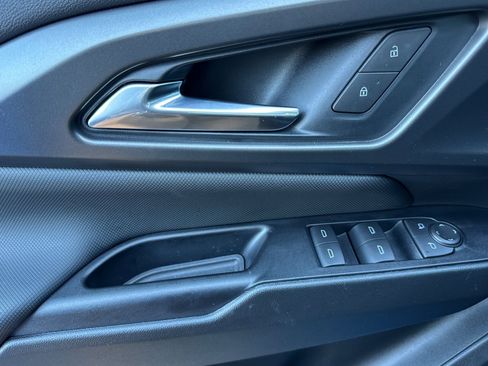 Used 2026 Chevrolet Equinox EV LT image 12