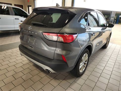 Used 2022 Ford Escape SE FWD image 6