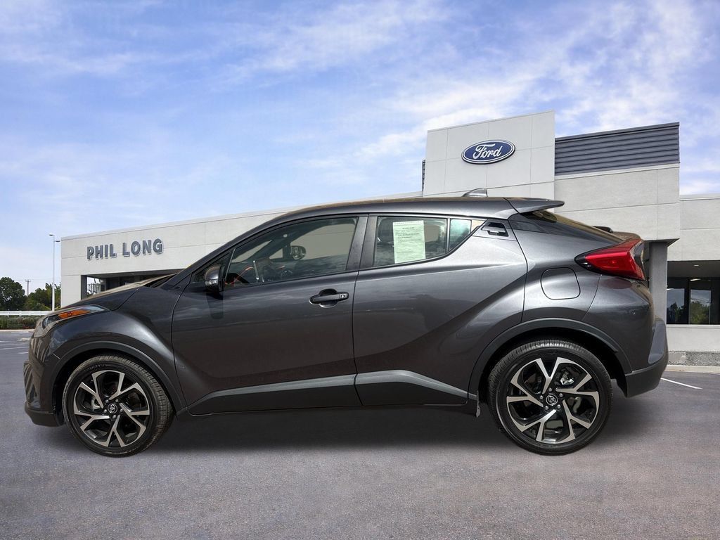 Used 2019 Toyota C-HR XLE FWD image 5